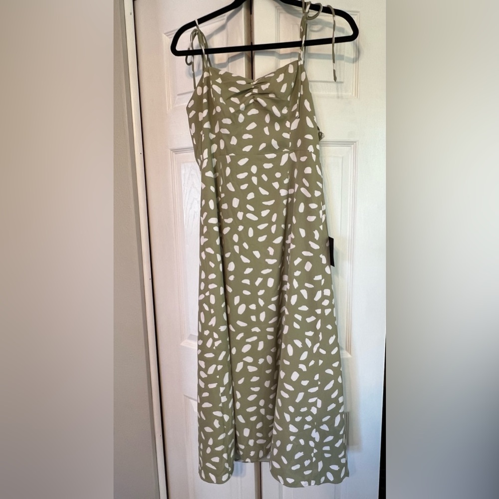 Brand new with tags Lulus midi green dress with tie straps size S